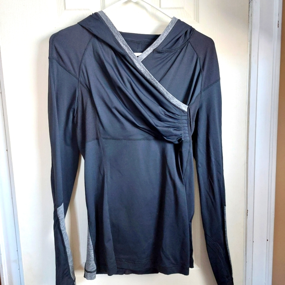 EUC Lululemon lightweight pull over running hoodie.
